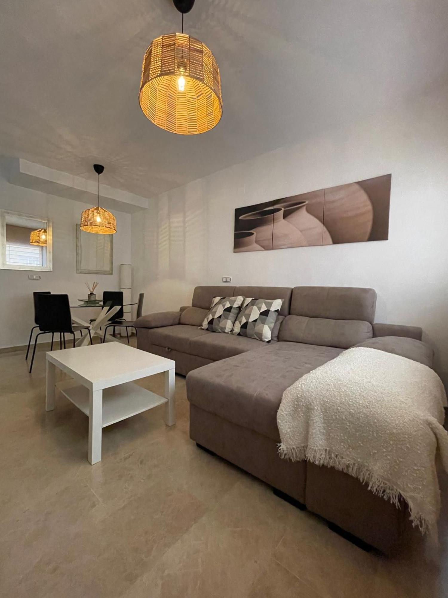 Leilighet A 5 Min Estacion De Tren- Patio-parking Y Playa *