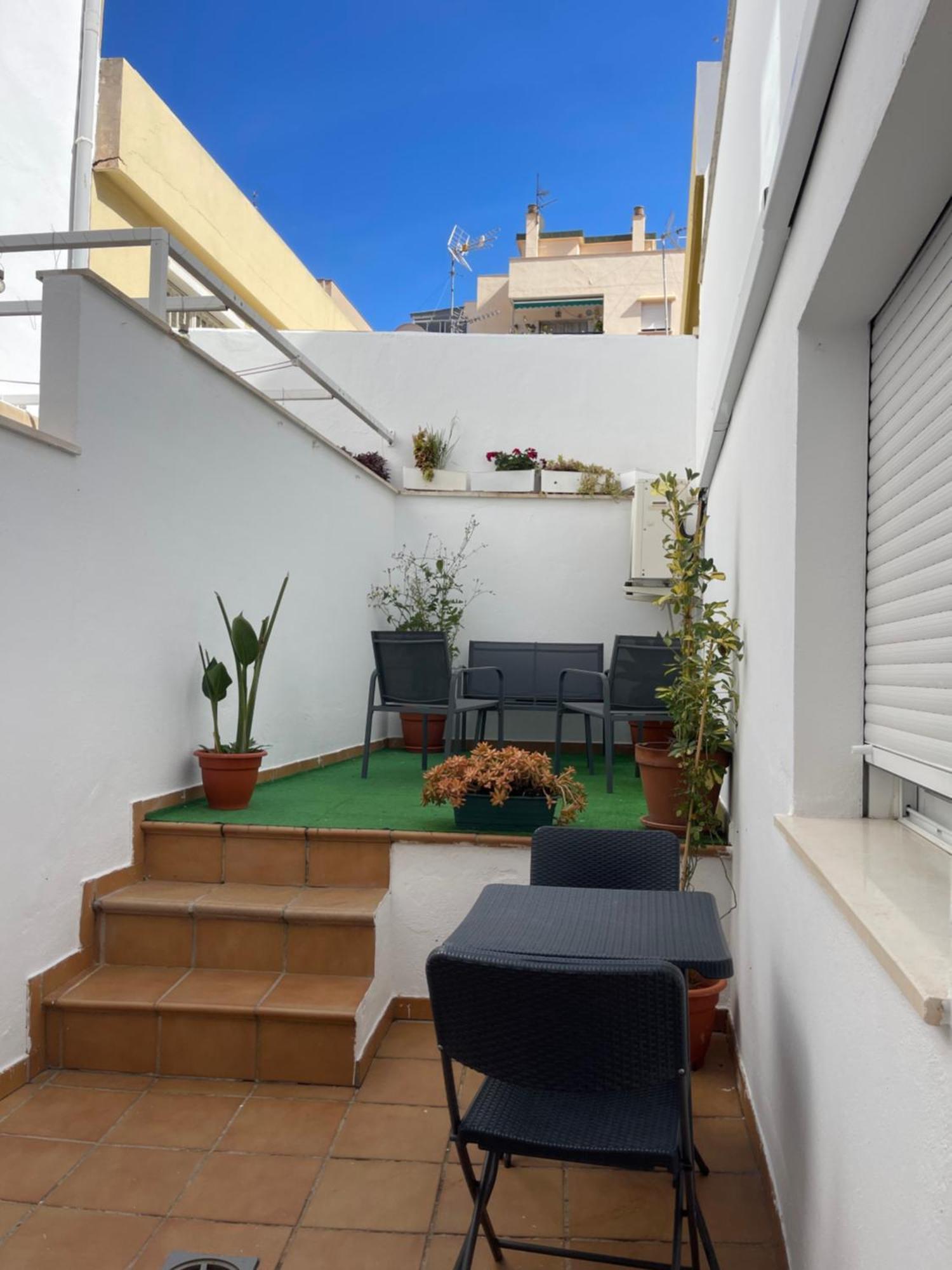 A 5 Min Estacion De Tren- Patio-parking Y Playa Leilighet